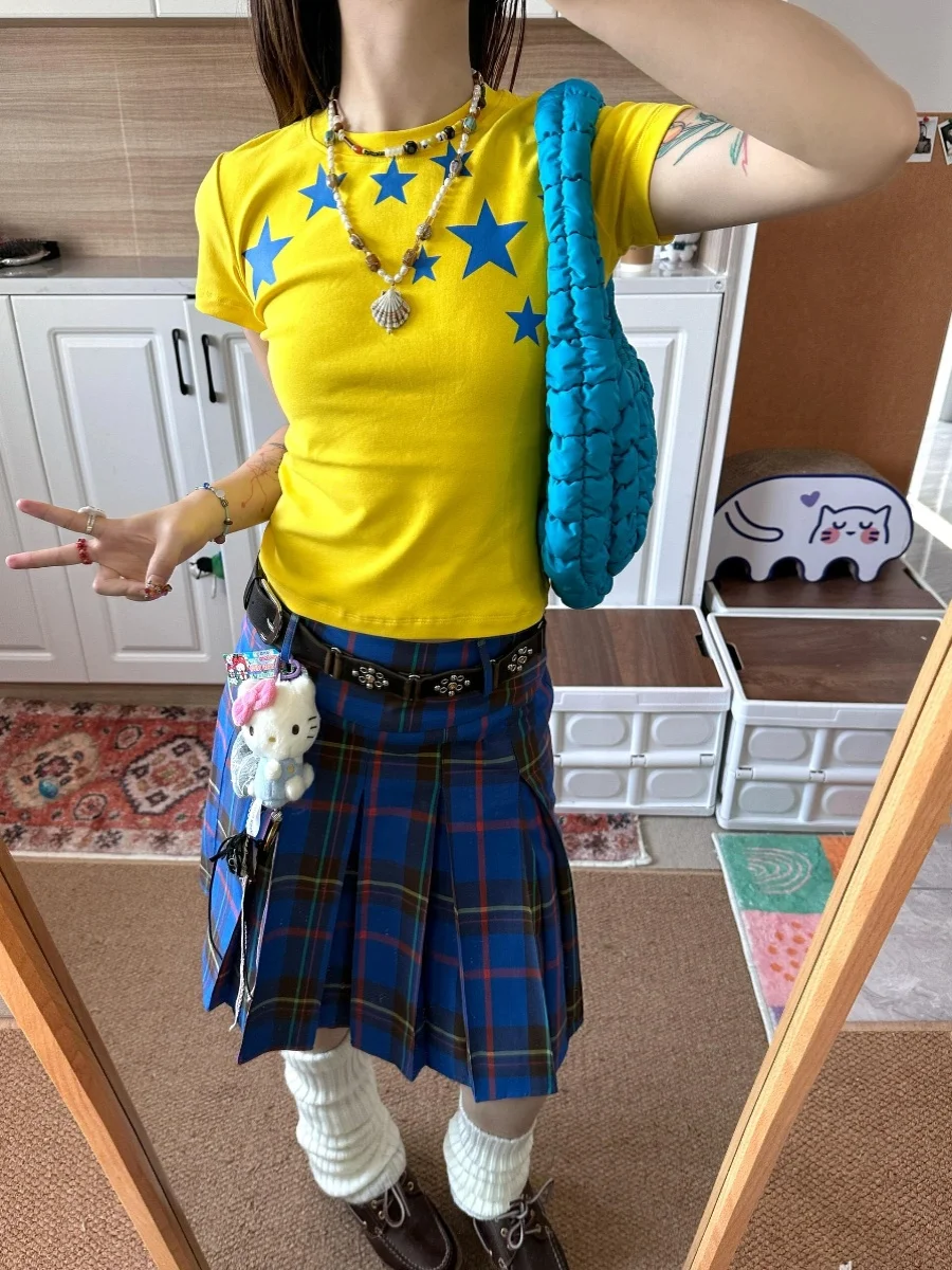 เสื้อยืดลายดาวห้าแฉกสีเหลืองสำหรับผู้หญิง ทรงเข้ารูป สไตล์เกาหลี เหมาะสำหรับใส่ไปทำงานหรือเดินเล่นช่วงฤดูร้อน