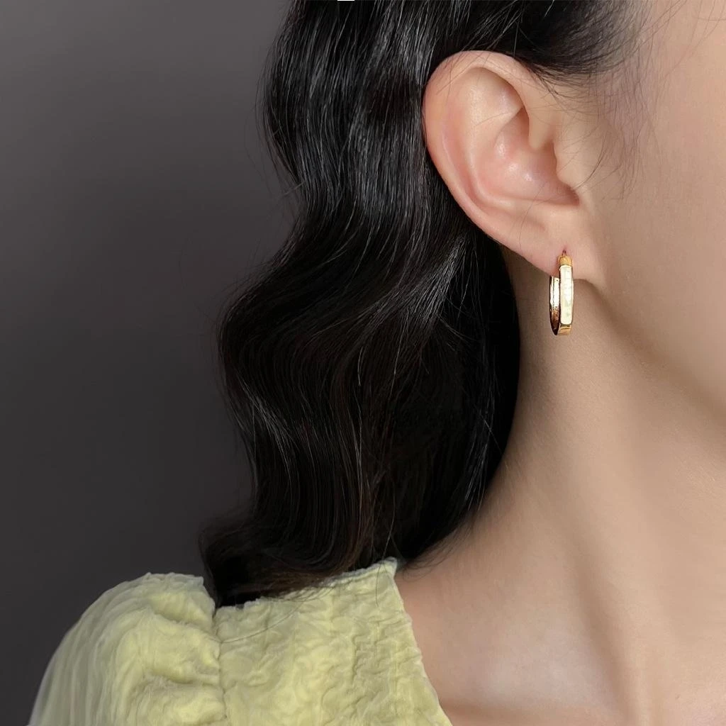 14K Gold Plated Shell Inlaid Huggie Hoop Earrings Minimalist Elegant Women Daily Jewelry