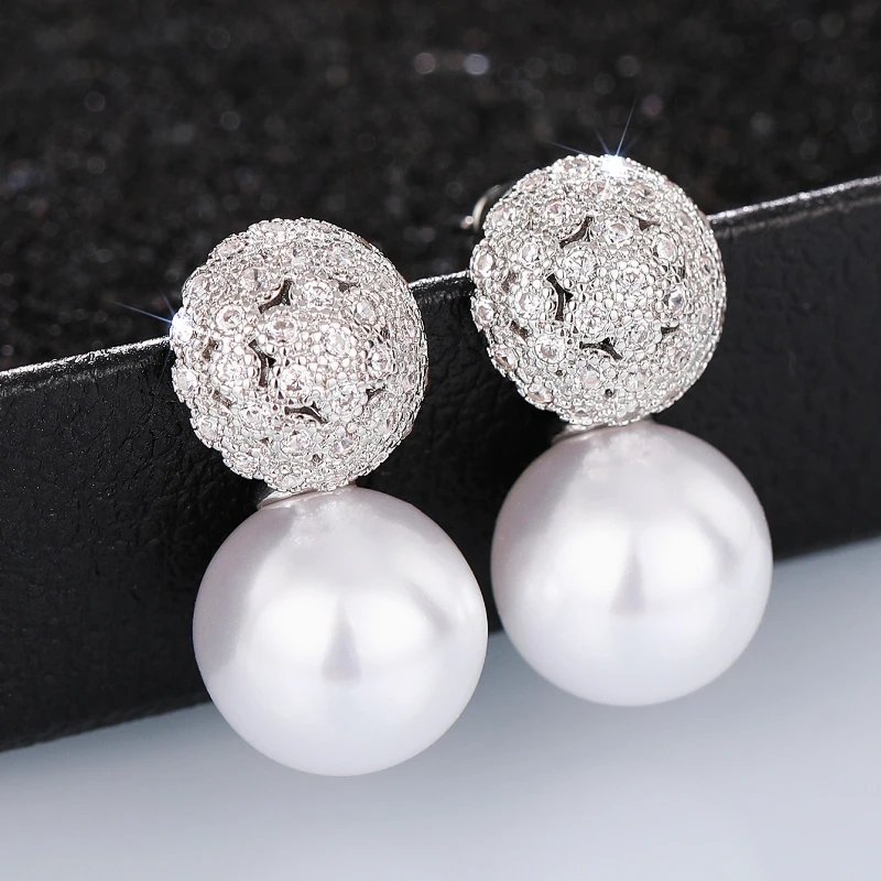 Huitan Ästhetische Braut-Hochzeits-Ohrringe mit künstlichen Perlen und brillantem CZ-Kristall, romantische Damen-Tropfenohrringe, trendiger Schmuck