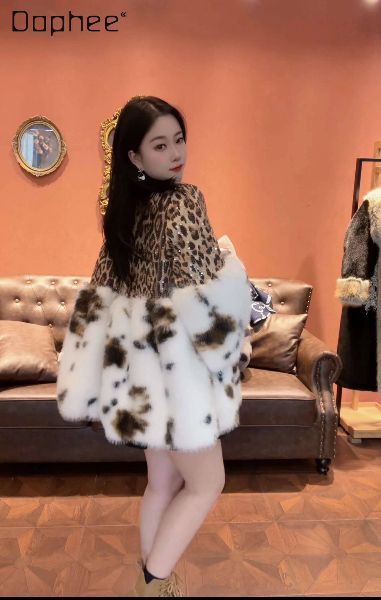 

Autumn and Winter New Leopard Print Sequined Splicing Faux Fur Coat Fashion V-neck Korean Version Loose Faux Fur Coat Women