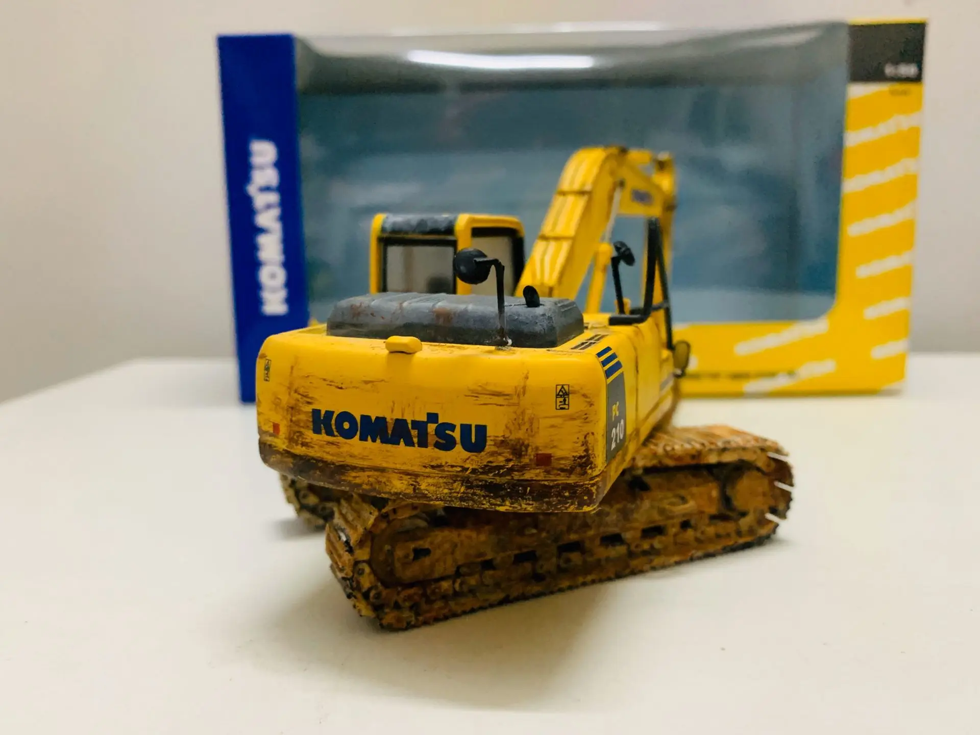 Komatsu PC210 Excavator Metal Tracks Muddy Version 1/50 Scale DieCast Model New Original Box