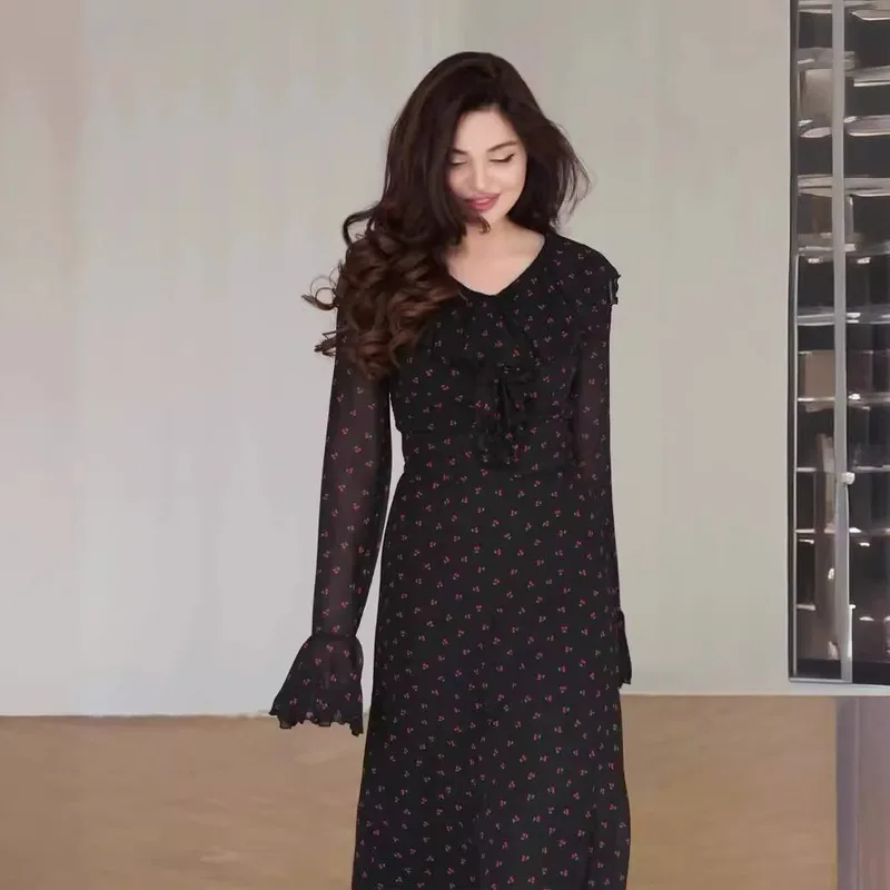 

2024 Autumn New Chiffon Printed Lotus Leaf Sleeve Elegant Long Dress V-neck Exquisite Fashionable Exclusive Women's Long Dress