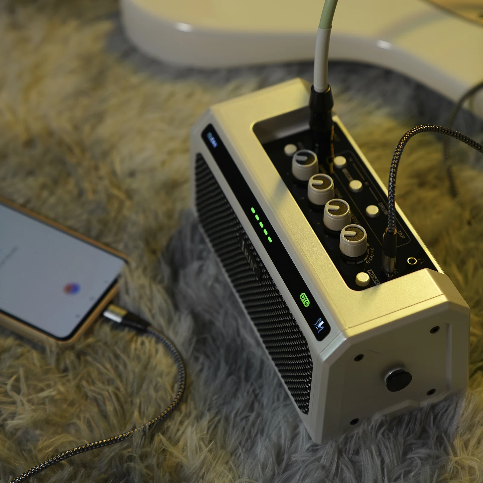 IRIN 10 W Gitaarversterker Oplaadbare AMP-luidspreker met Clean/Delay/Overdrive/Distortion/Metal/Reverb 5 uur batterijduur