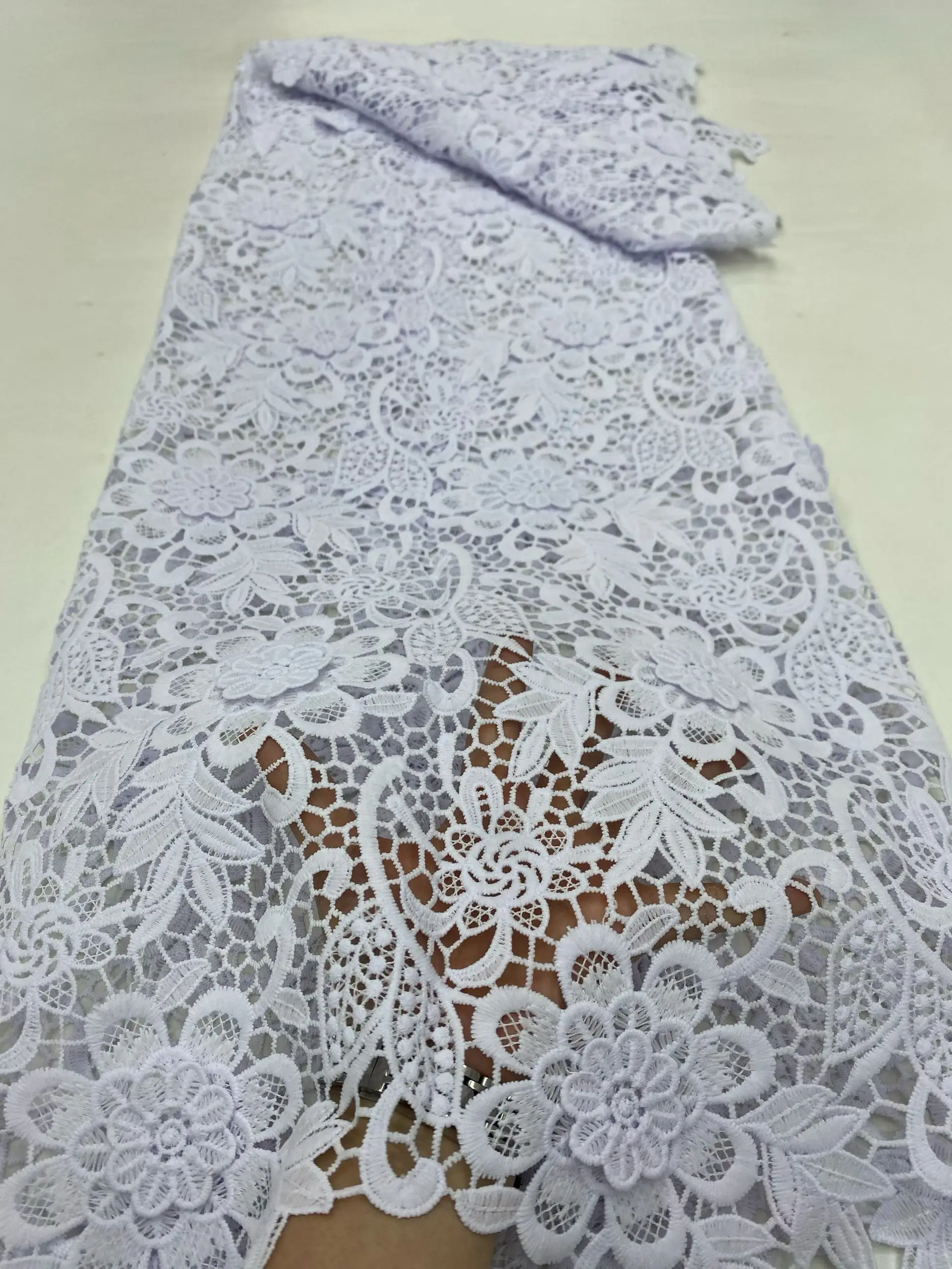 

2026 High Quality White 3D Flowers Water Soluble Lace Fabric African Nigerian Guipure Cord Lace Fabric For Women Dress LDP26107