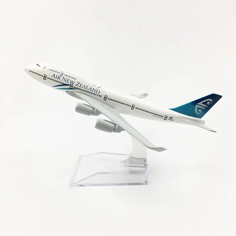 

Модель самолета B747 New Zealand Airways, 16 см, литой металл, масштаб 1:400, миниатюрная авиационная модель с подставкой, детская игрушка