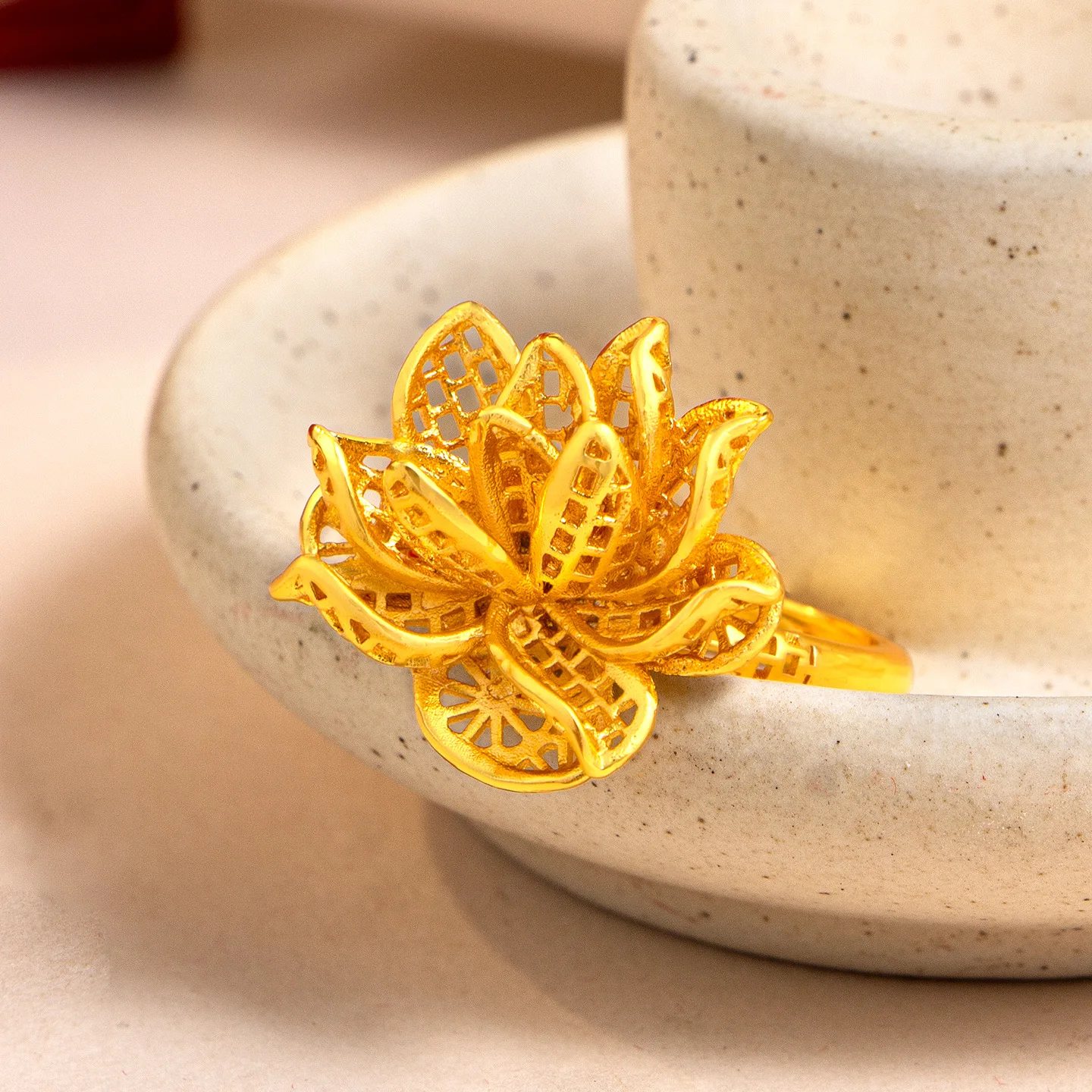 women hollow carved open gold ring made of 24K pure gold AU999 is soft versatile finger jewelry for ladies daily commuting.