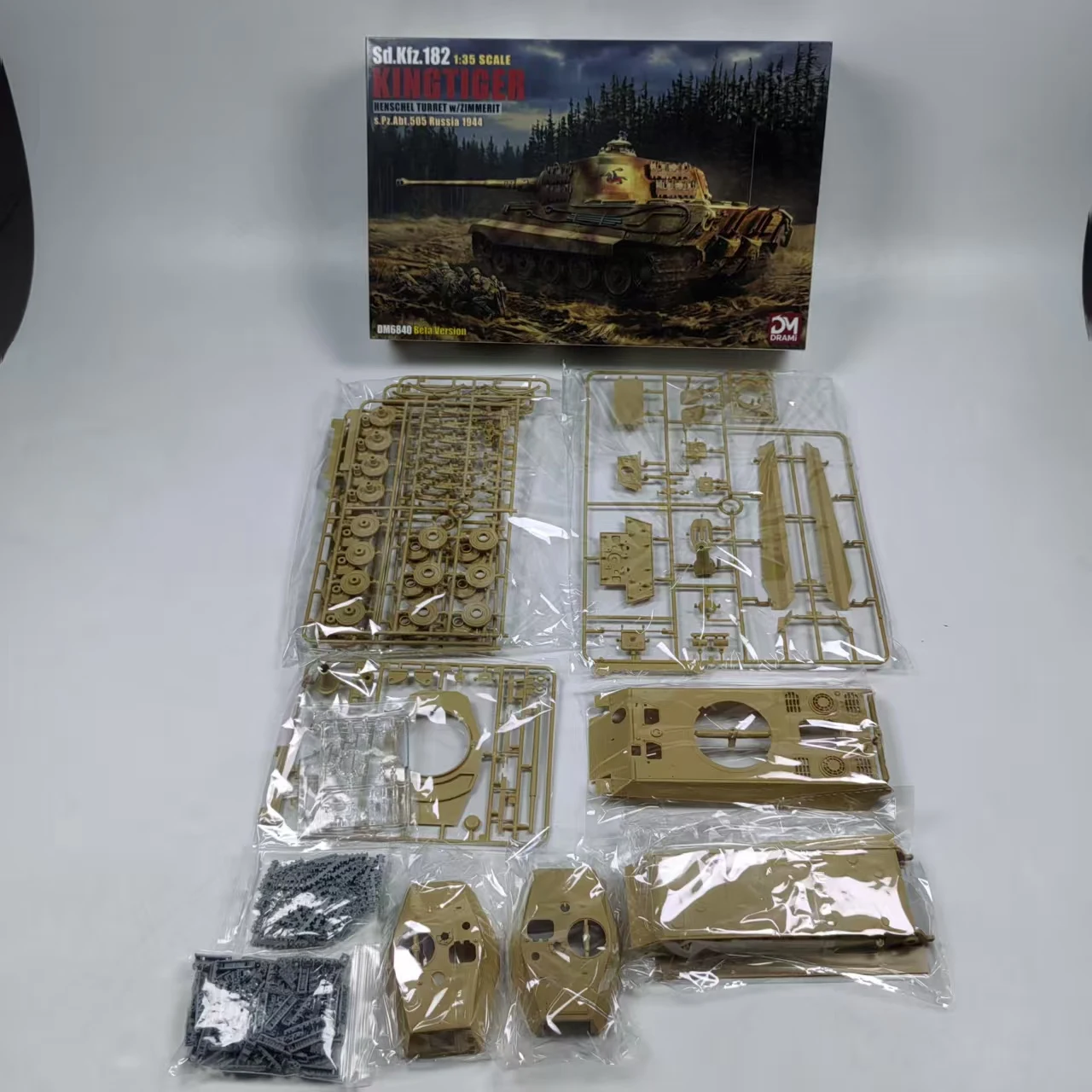 1/35 Sd.Kfz.182 King Tiger DRAMI DM6840 Henschel Turret Zimmerit Coating 1944 Military Tank Assembly Plastic Model Kit