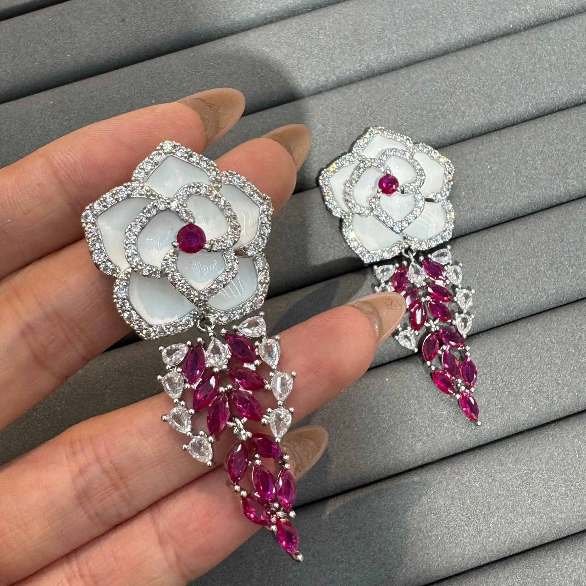 boucles-d'oreilles-a-fleurs-de-luxe-pour-femmes-blanc-rose-bleu-plante-florale-pendantes-diner-usage-quotidien-cadeau-d'anniversaire