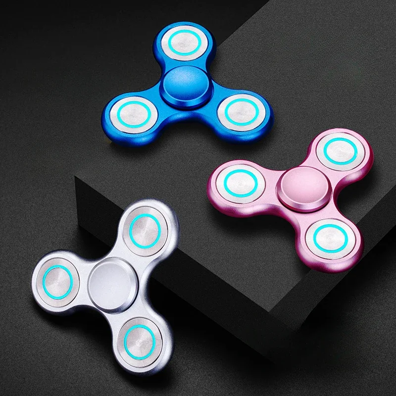 Luminous Hand Fidget Spinner โลหะเรืองแสง Spinning Top Tip EDC บรรเทาความเครียดบรรเทาลดของเล่นป้องกันความวิตกกังวลสําหรับเด็ก