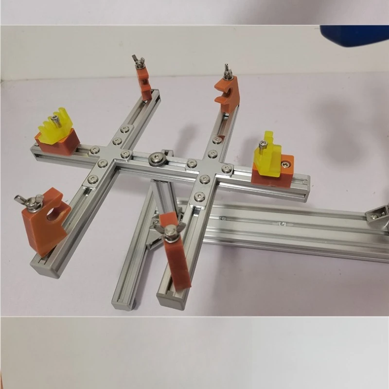 Heavy hammer badminton racket threading machine