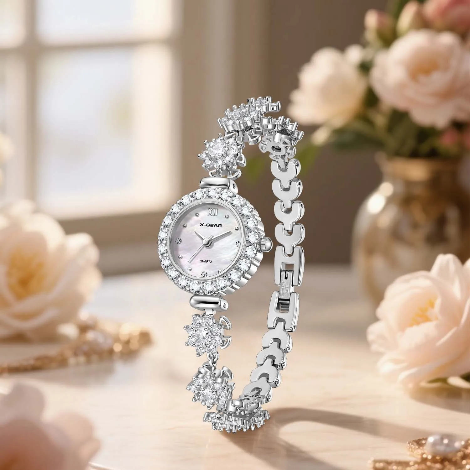 Diamond Women's Watch with Mother of Pearl Dial Fashionable Lightweight Quartz Movement Rotating Watch Chain