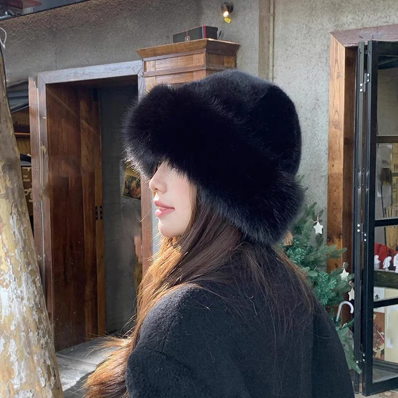 Plush hat for ladies, thickened autumn and winter windproof and cold proof warm pot hat, ear protection fisherman hat