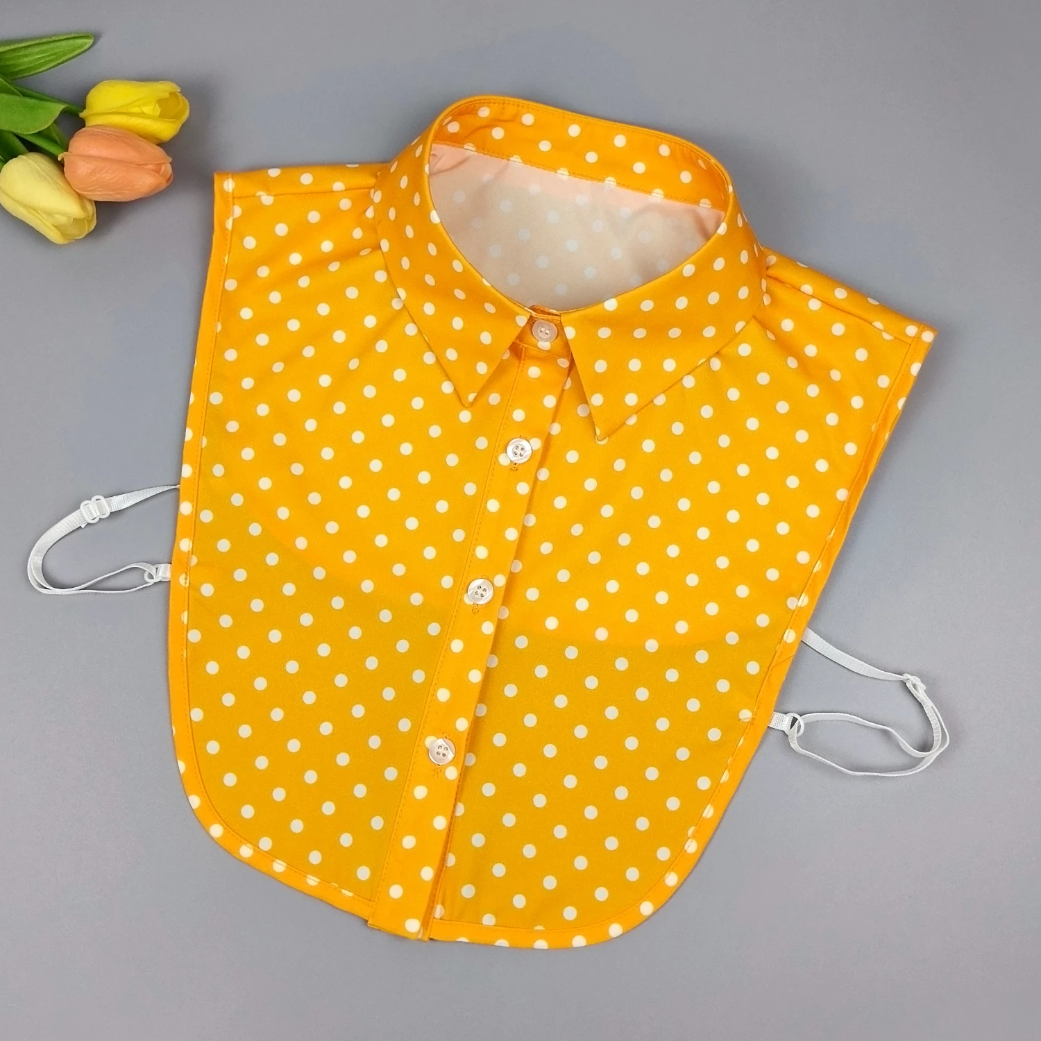 Polka-Dot-Kragen für Hemden. Es kann als dekoratives Element für Hemden, Pullover und Sweatshirts im Frühling und Sommer verwendet werden. – Detail 8