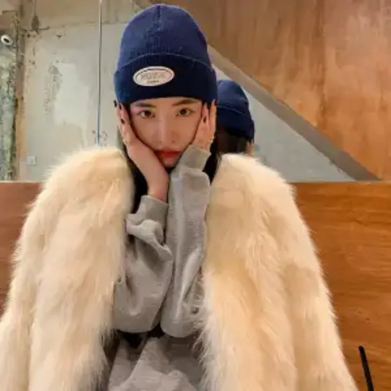 2025 nueva chaqueta de manga larga de otoño e invierno empalmado con cuello en V piel de zorro simulada moda suelta versátil Casual