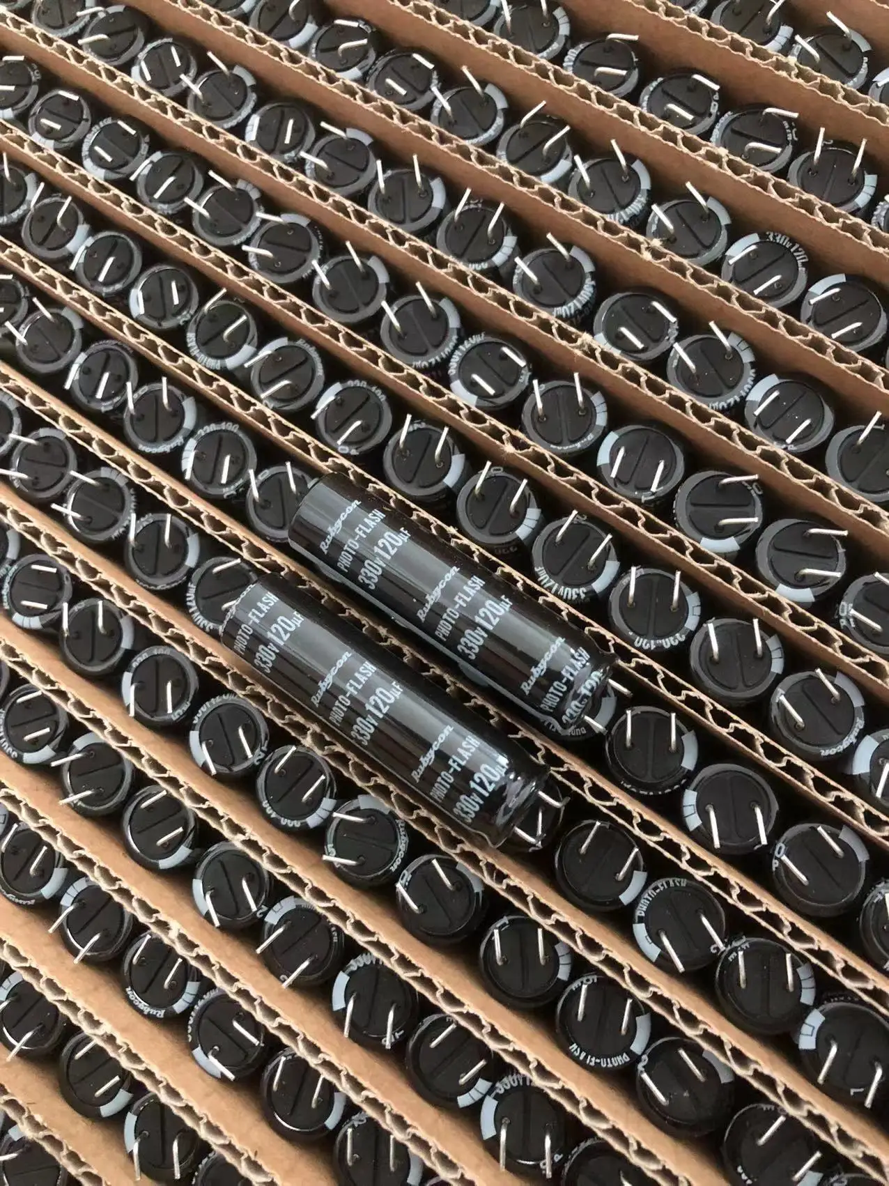 2024 10PCS NEUE JAPAN 120uF 330V Rubycon Foto Flash Kondensator 10,5x40mm Elektrolytkondensator 330V120uF PH Kondensator