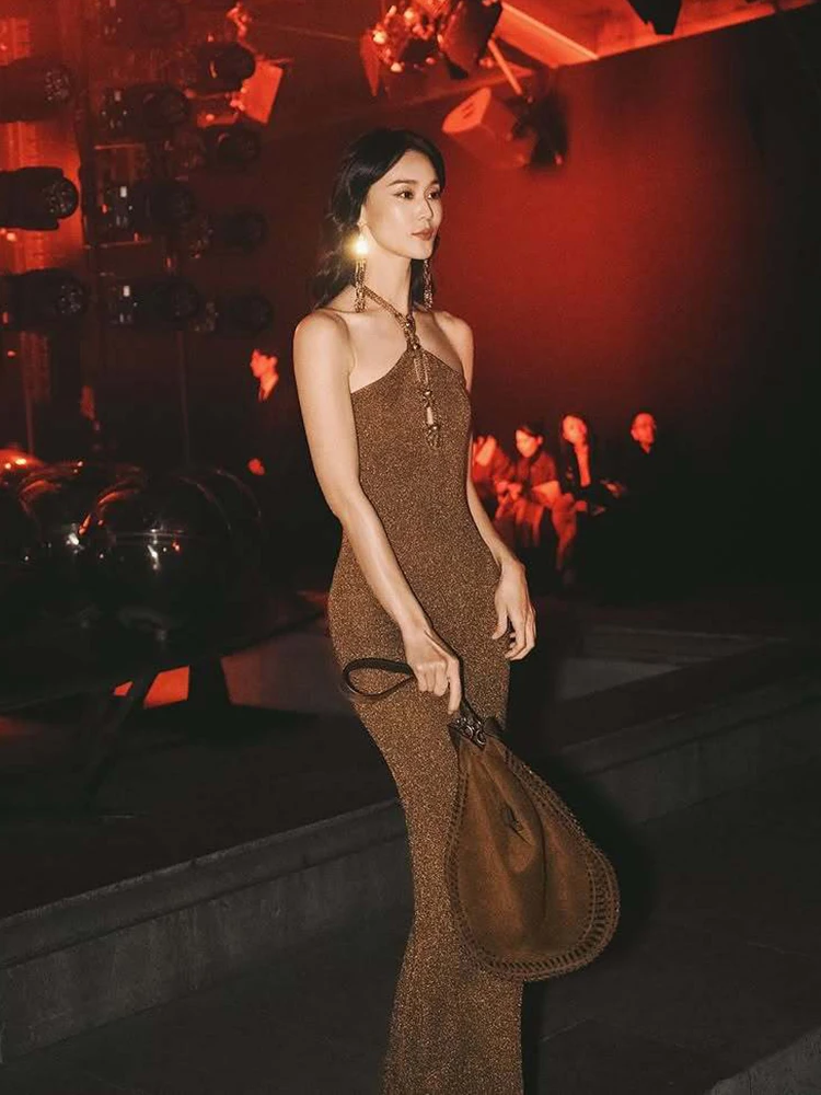 

Brown halter halter knit dress hollow sexy beach holiday wind long dress 2025 summer new slimming dress dress