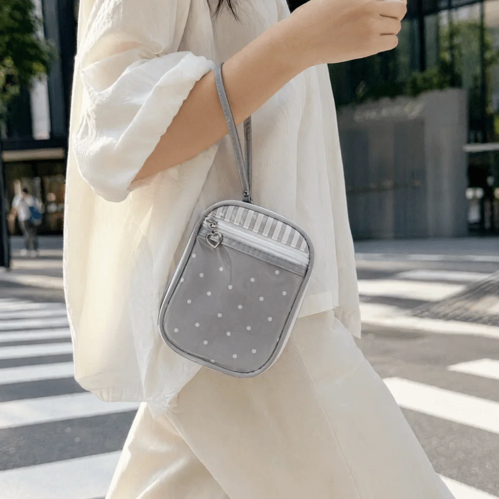 

Korean-Style Passport Holder Strawberry Design Piano-Shaped Ticket Storage Bag Hanging Strap Multi-Slot Compact Travel Wallet
