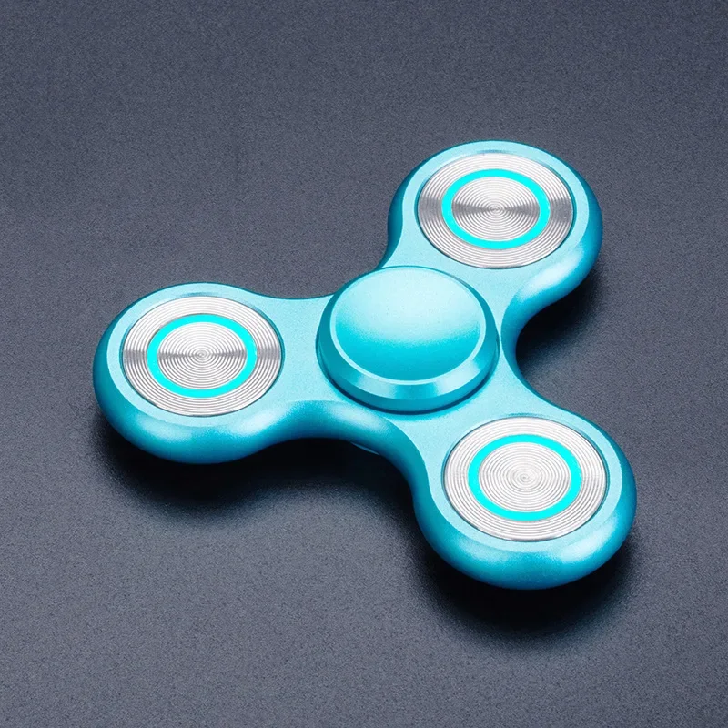 Luminous Hand Fidget Spinner โลหะเรืองแสง Spinning Top Tip EDC บรรเทาความเครียดบรรเทาลดของเล่นป้องกันความวิตกกังวลสําหรับเด็ก
