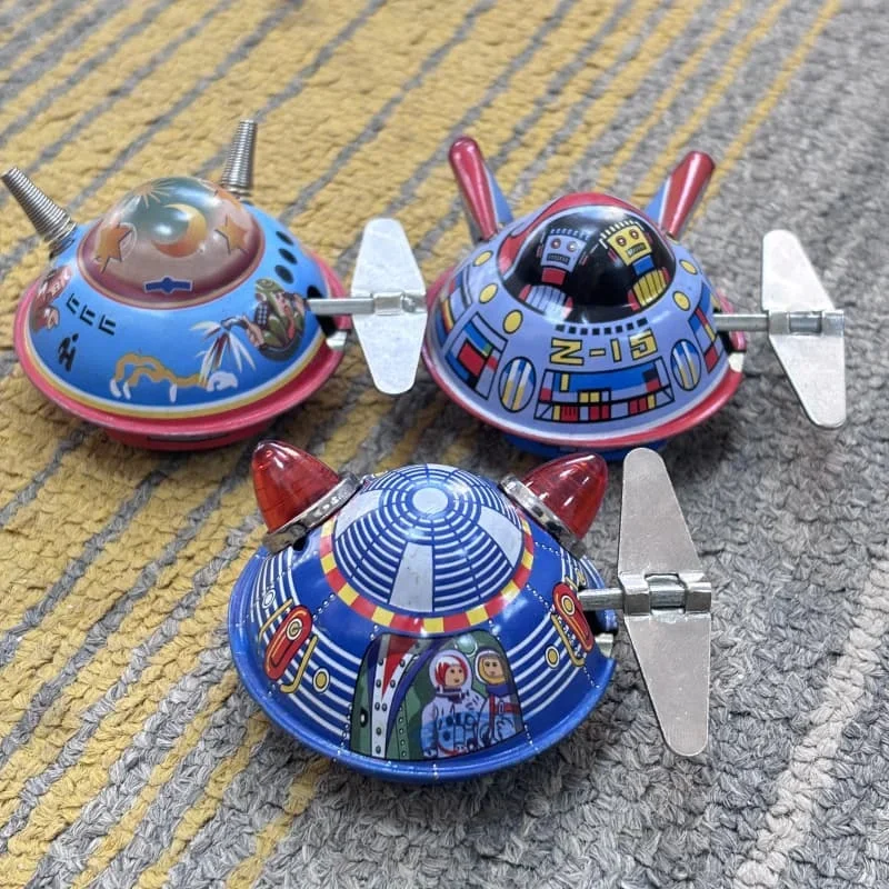 

UFO Space Ship Metal Tin Wind Up Toy 3pcs/lot Funny Collection Retro Space Surveyor Clockwork Toy Vintage Xmas Brithday Gifts