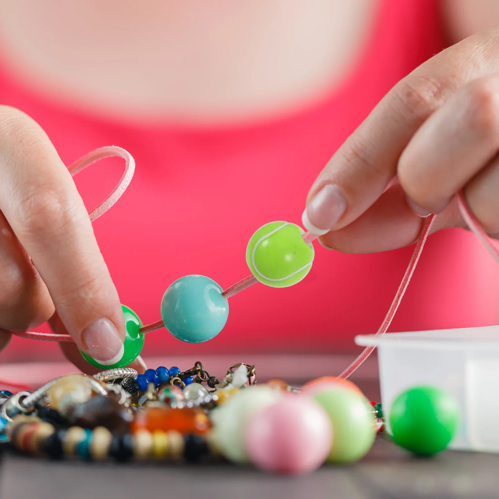 100개 수제 팔찌 비즈 DIY 테니스 공 참 장식 아크릴 스페이서 목걸이 귀걸이 보석 만들기 공예 교육용