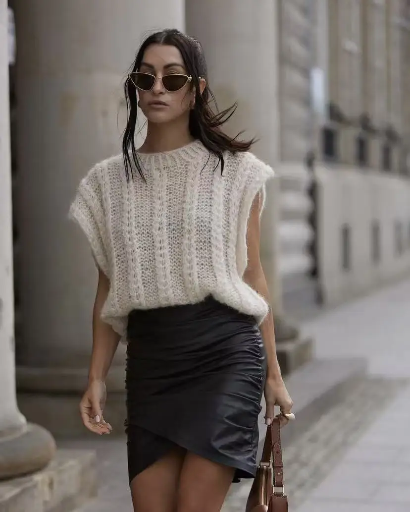 Women's Autumn Knitted Sleeveless Sweater Slim Fit Pullover Hand Woven Solid Color Short Top