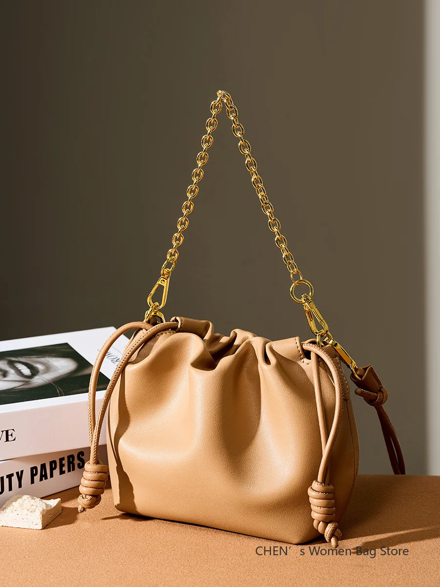 جلد طبيعي سحابة حقيبة حقيبة كتف حقيبة يد المرأة حقائب كروسبودي جلد البقر تحت الإبط سلسلة صغيرة زلابية حقيبة السيدات كوريا