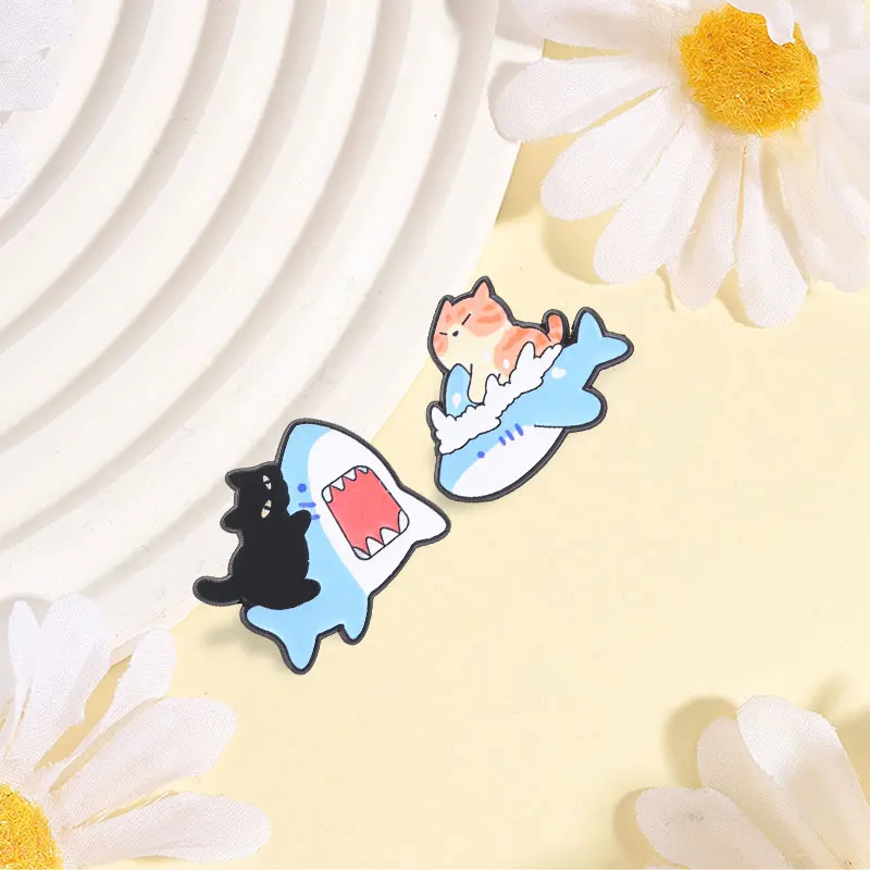 Kawaii Emaille-Anstecknadeln mit Haustier-Motiv, niedliche Cartoon-Hai- und Katzen-Broschen, modische Anstecknadeln für Rucksäcke, Kleidung, Schmuck, Geschenk für Freunde – Detail 4