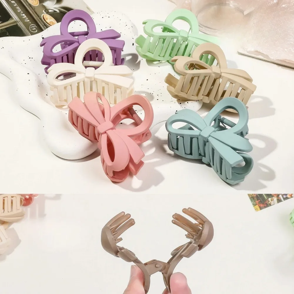 

1Pc Matte Hair Claw Vintage Elegant Shark Clip Temperament Female Women Hair Crabs Clip Claws Girls Ponytail Styling Shark Clips