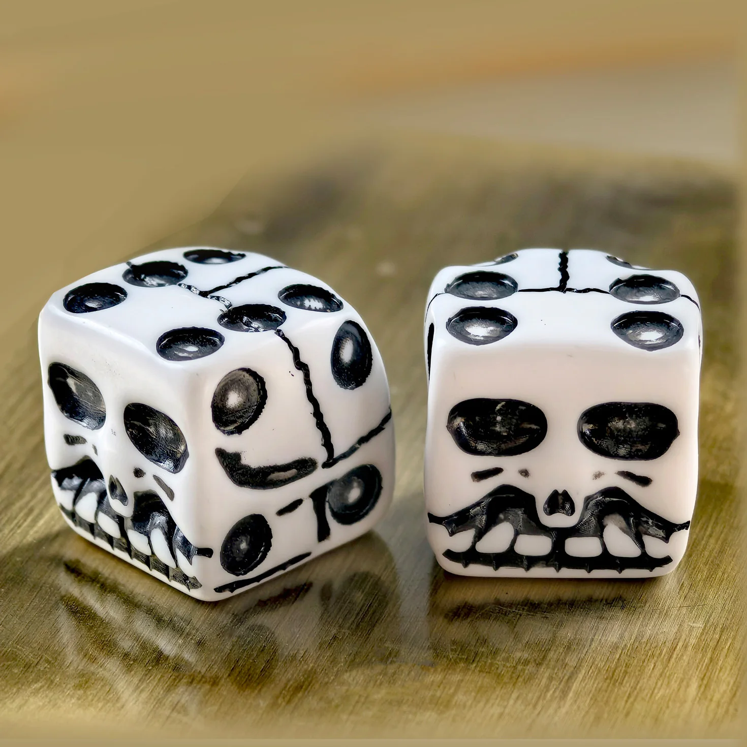 

6pcs Set of Skull Shaped Dice 6 Sided, Halloween Party White Skull Dice, Novelty Skeleton Dice for Club Bar Party, 6pcs Set