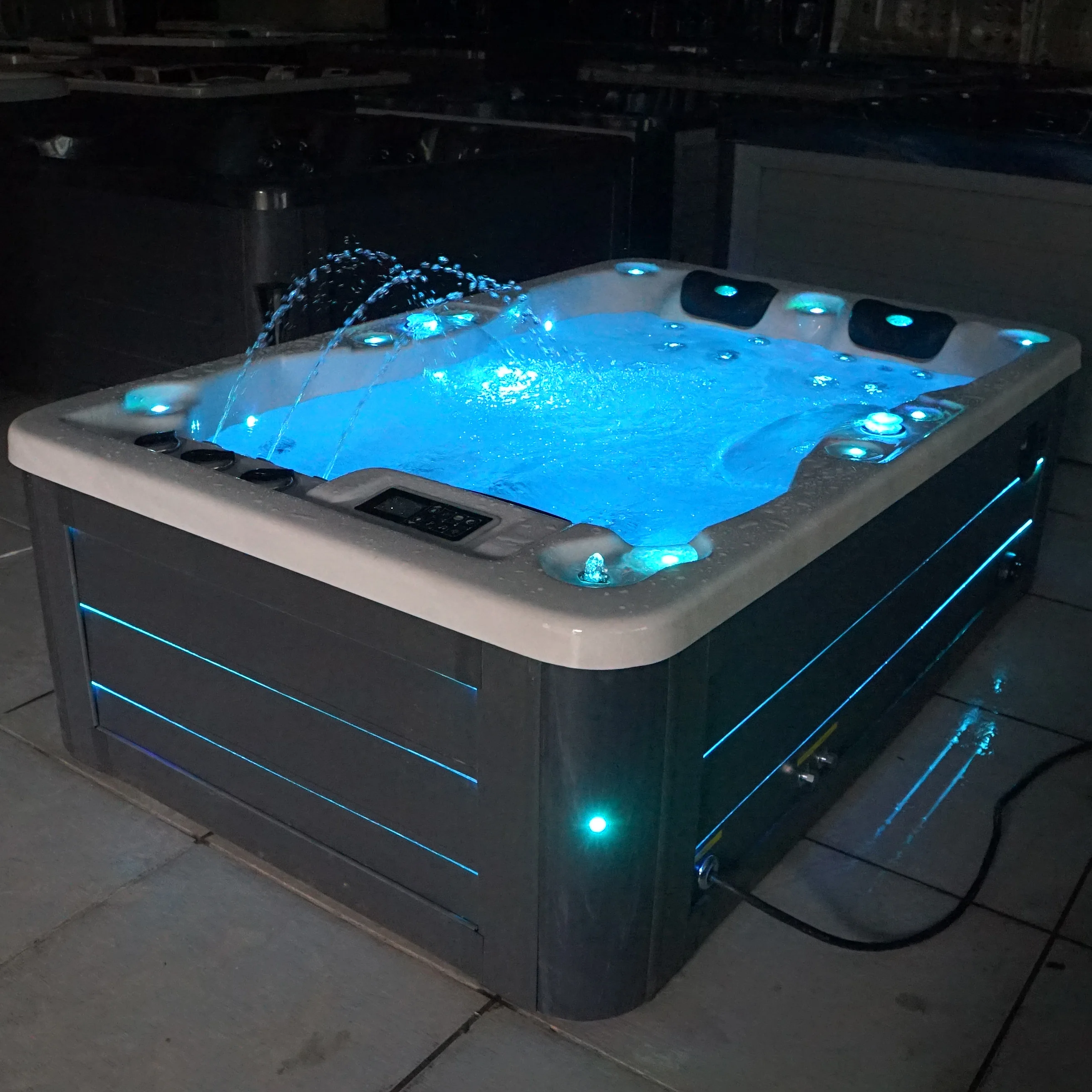 Modern Bathroom Luxury Two Person White Whirlpool Acrylic Hydro Massage Bathtub With LED Lights