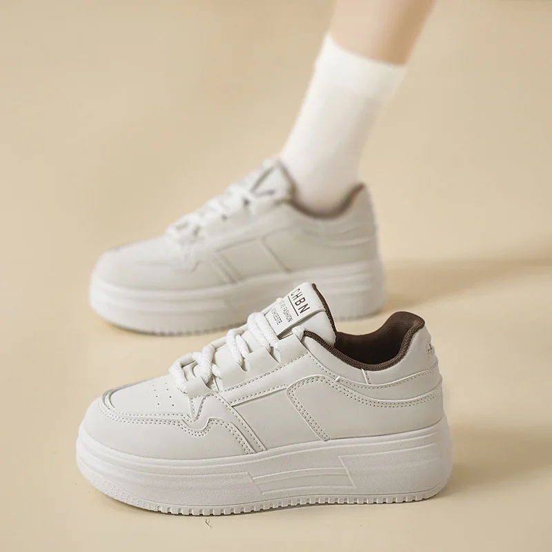 2025 new fashion breathable small white shoes female ins Korean version of all the thick soled sports shoes casual board shoes