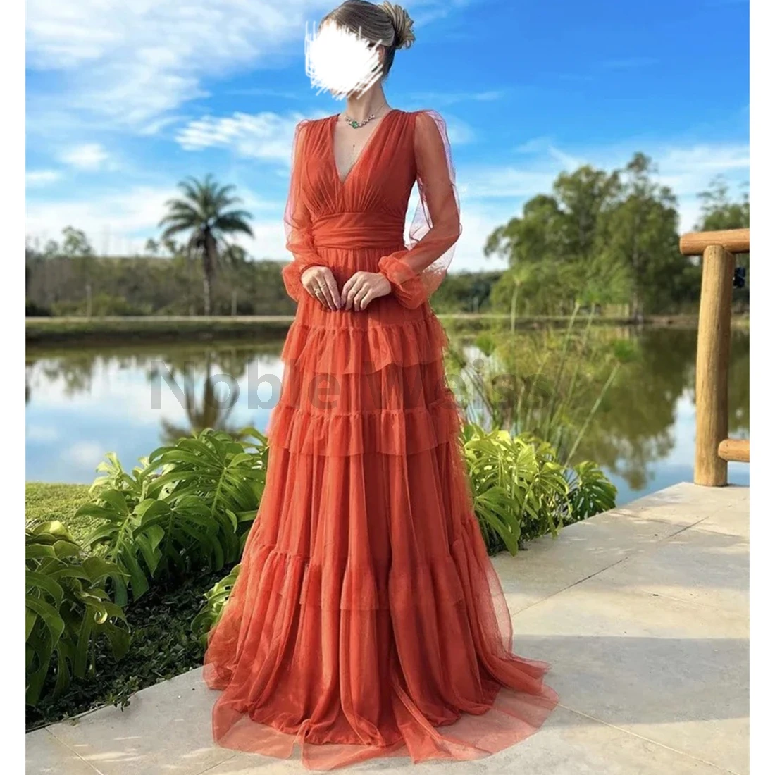 Elegantes, gestuftes Tüll-Abendkleid mit V-Ausschnitt für Damen, lange formelle Anlässe, individuell anpassbar