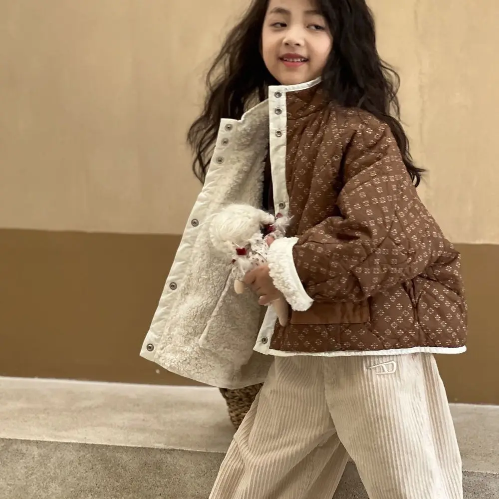 سترة شيربا جديدة للفتيات لعام 2025 معطف سميك من القطيفة مطبوع عليه زهور لخريف/شتاء ملابس خارجية للأطفال على الوجهين #2