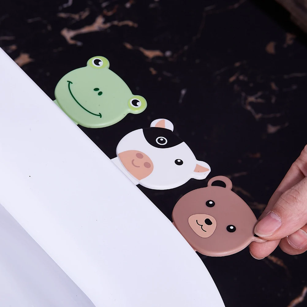 

4pcs Toilet Accessories Lifter Cute Cartoon PP Handle Lid Toilet Seat Lifters Tool Tabs Kids Bathroom Accessories Gifts
