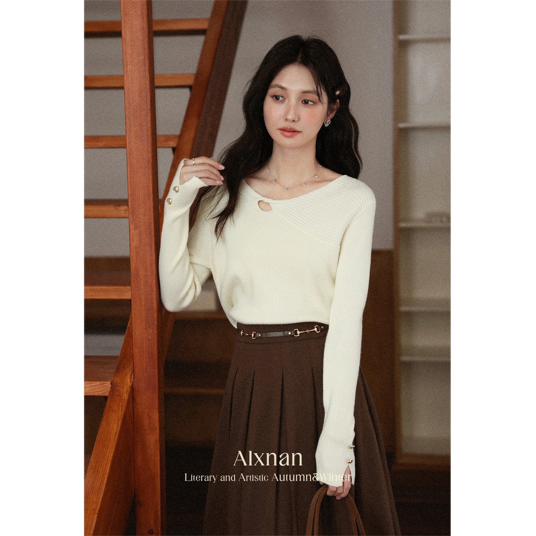 ALXNAN Plus Size White Sweater Chic Neckline Heart-shaped Metal Button Design Women Pullovers Long Sleeve Knitwear Female D12531