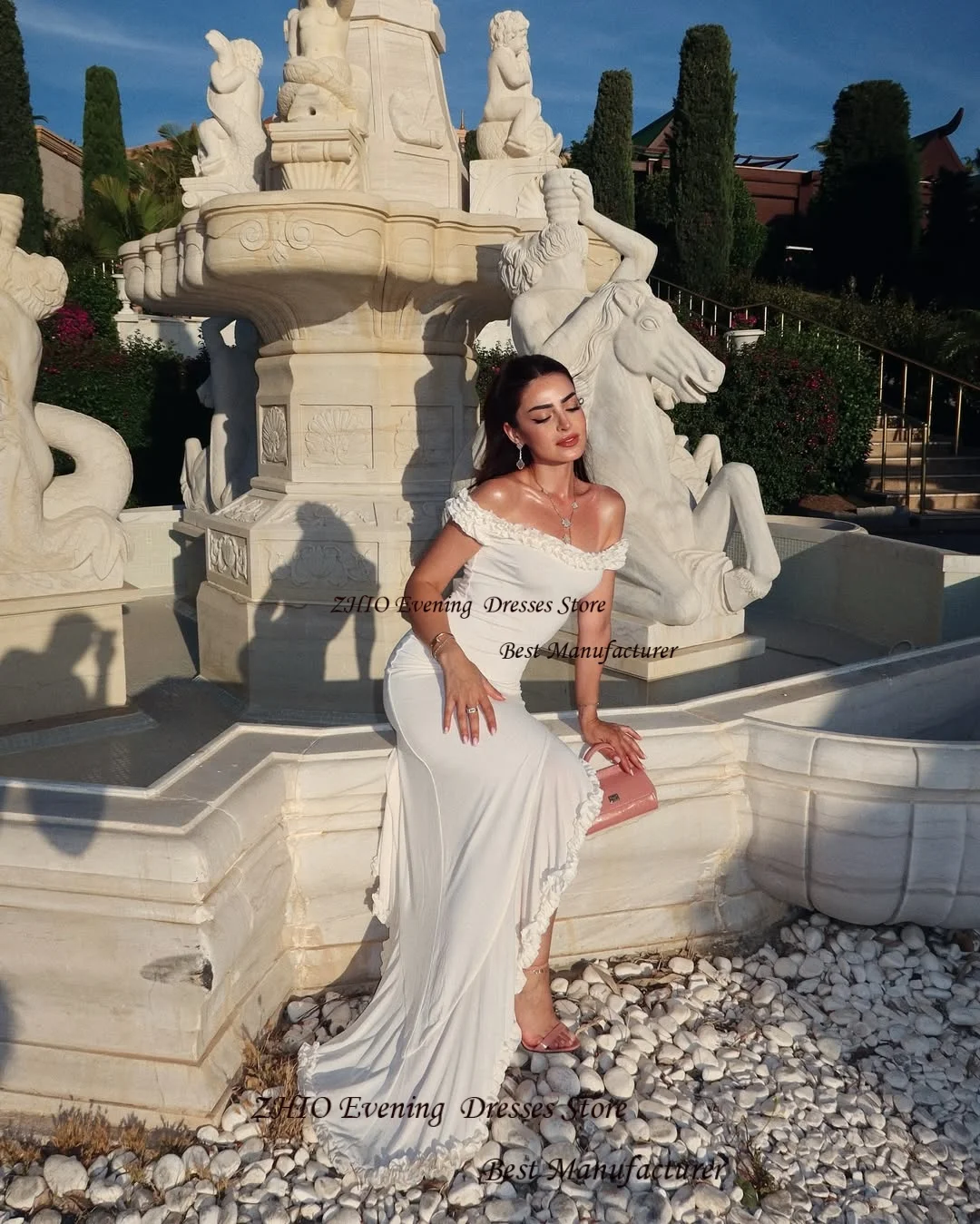 ZHIO 현대 쉬폰 인어 끈이 없는 오프 숄더 이브닝 가운 드레스와 셔링 하이 슬릿 바닥 길이 공식 댄스 파티 드레스