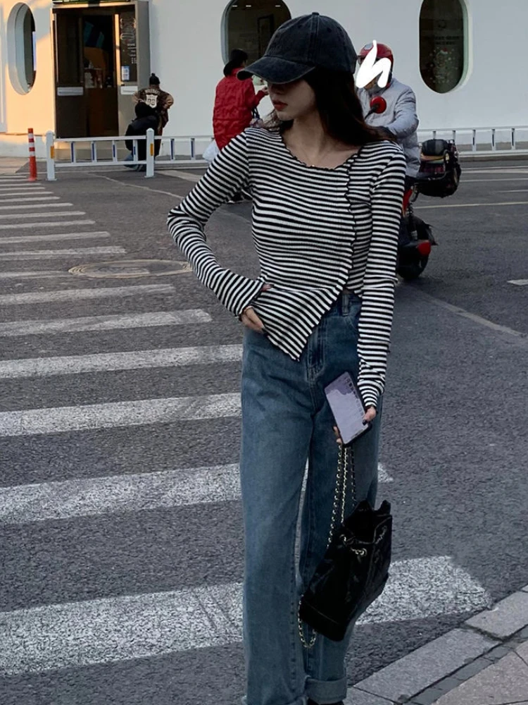 T-shirt a maniche lunghe stile coreano Donna Primavera Slim Vintage Striped Streetwear Fessura Progettato Chic Ulzzang Abbigliamento moda Sexy