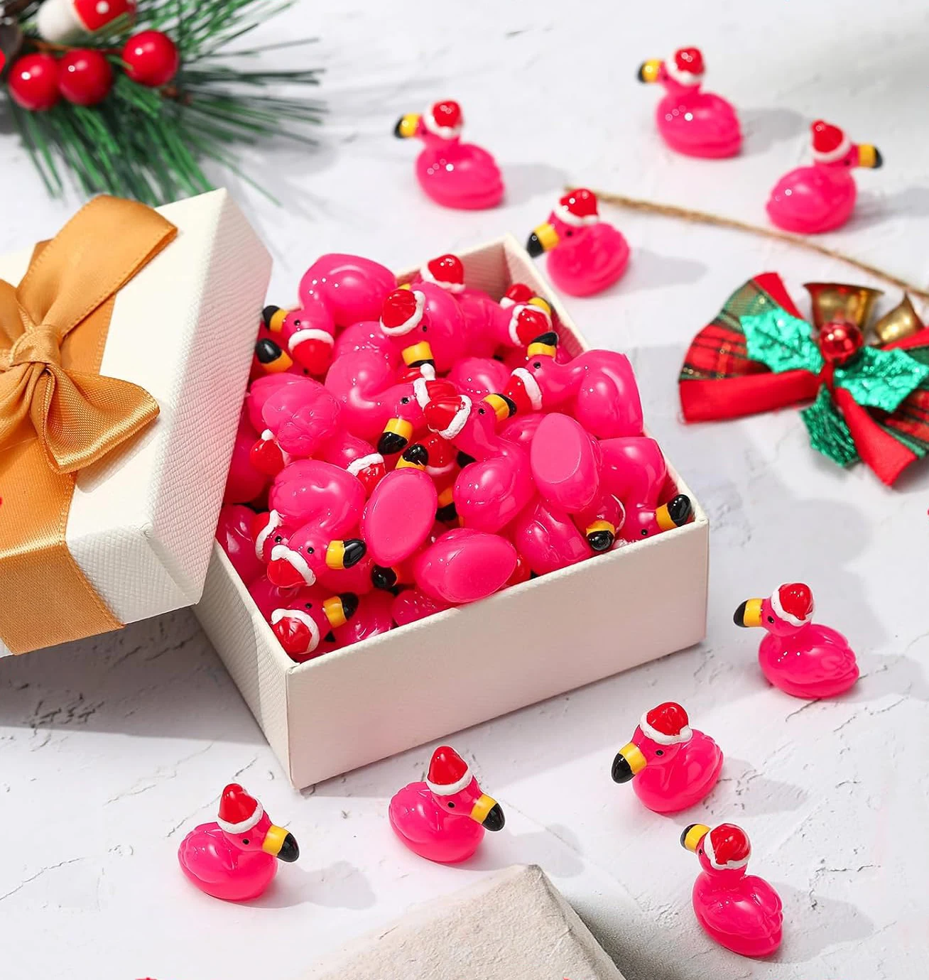 Mini flamenco rosa de resina con sombrero de Papá Noel, adornos navideños para bricolaje, jardín de hadas, decoración para fiesta de vacaciones en casa, regalo, 10/20 piezas