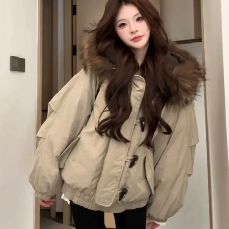 เสื้อโค้ทผ้าฝ้ายสำหรับผู้หญิงสำหรับฤดูหนาว มีปกขนสัตว์ขนาดใหญ่และฮู้ด  แบบหนาและทันสมัย เหมาะสำหรับคนตัวเล็ก