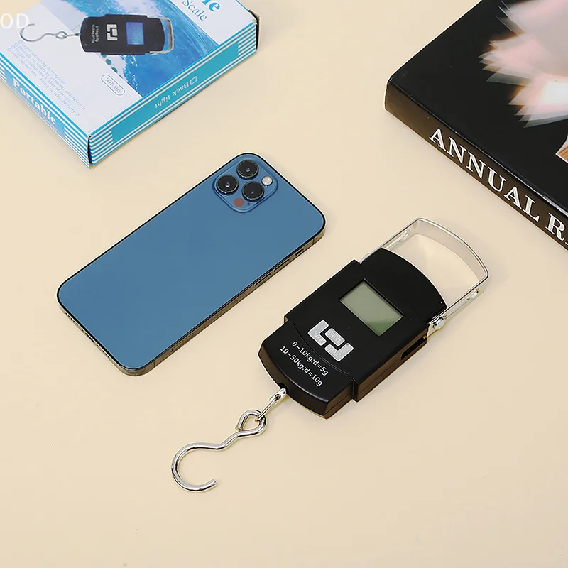 1PC Schwarz 50kg Tragbare Elektronische Tragbare Gepäck Waage LCD Digital Display Bildschirm Express Lieferung Skala Haken Mini Waage