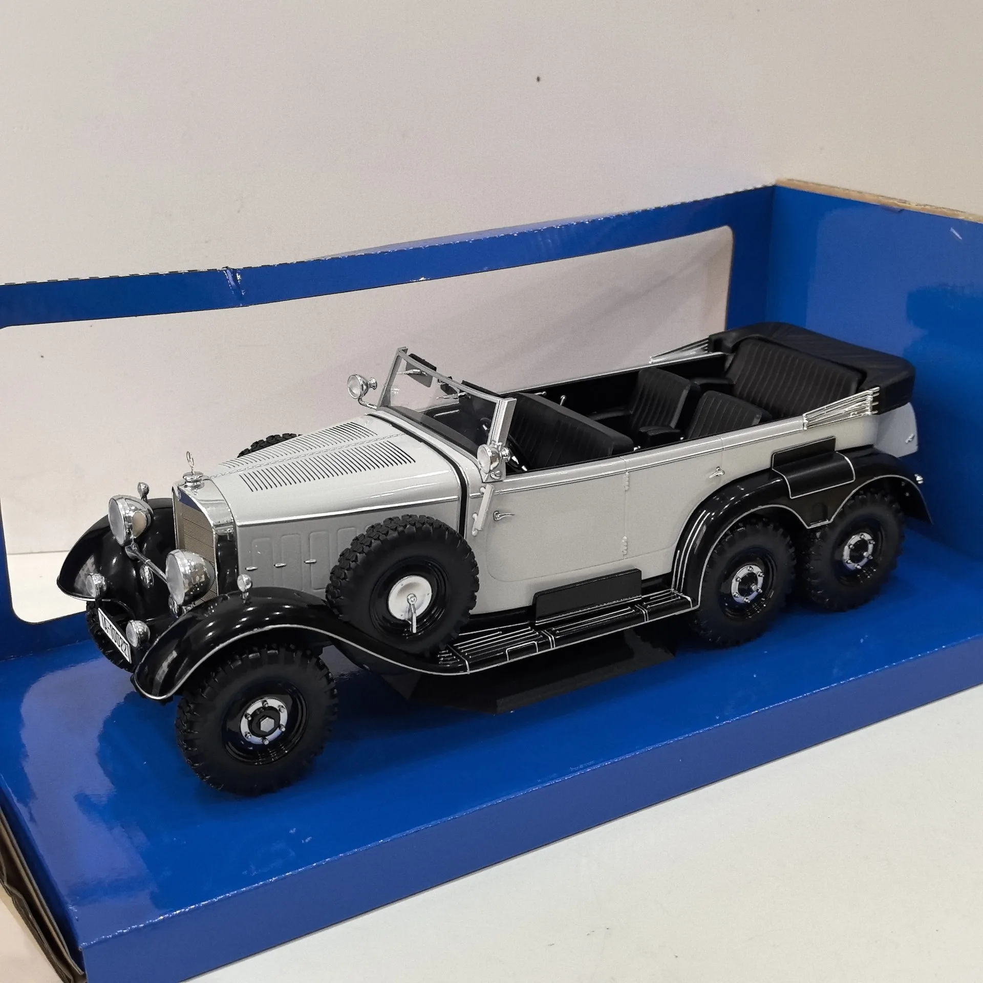

Diecast MCG 1/18 Scale BENZ G4 W31 Alloy Car Model Collectible Toy Gift Souvenir Display Ornament