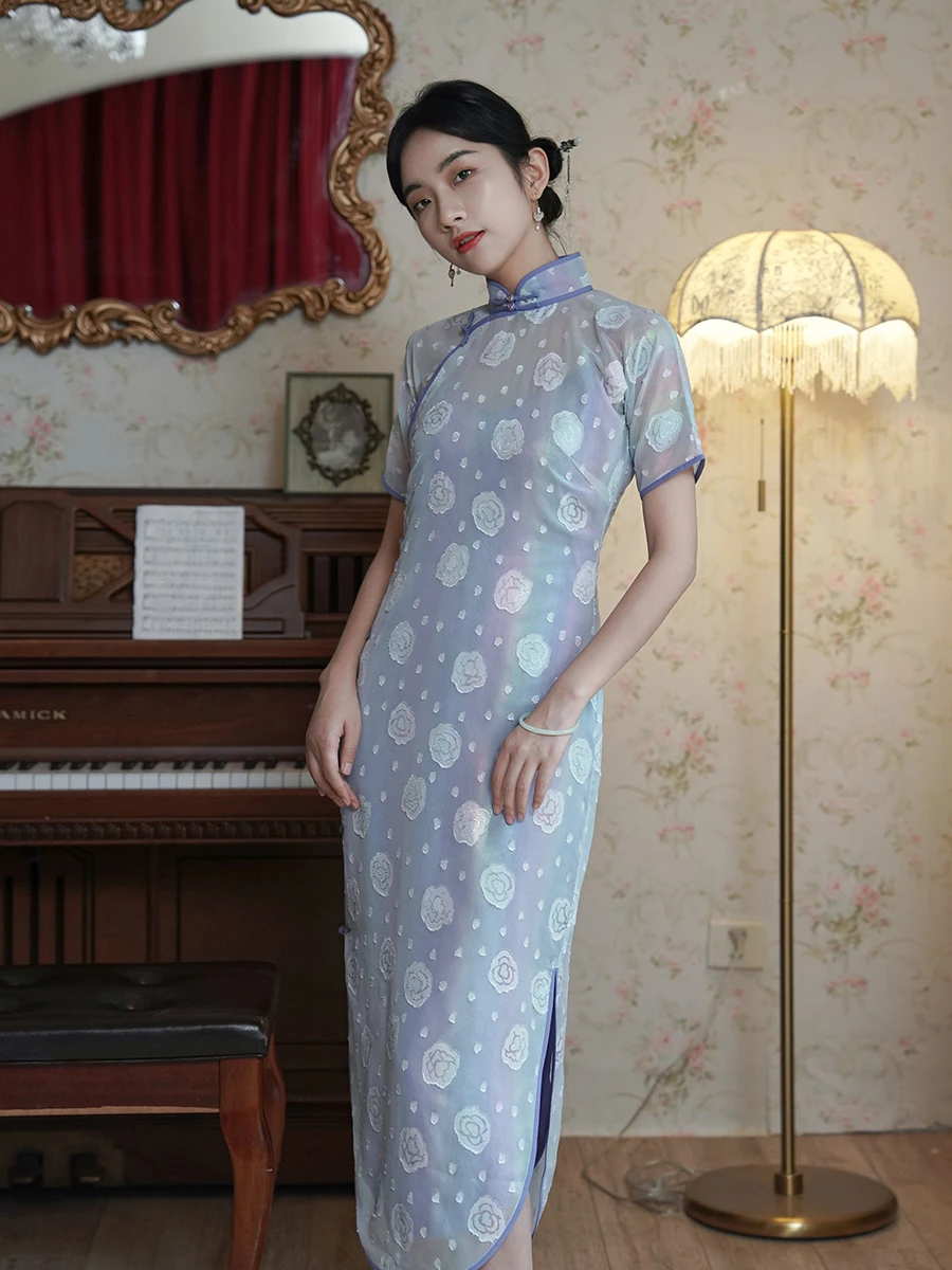 

Комплект Momei: футболка с рукавом три четверти и брюки с полной застежкой на пуговицах, с геометрическим узором, из шелка, для повседневной носки