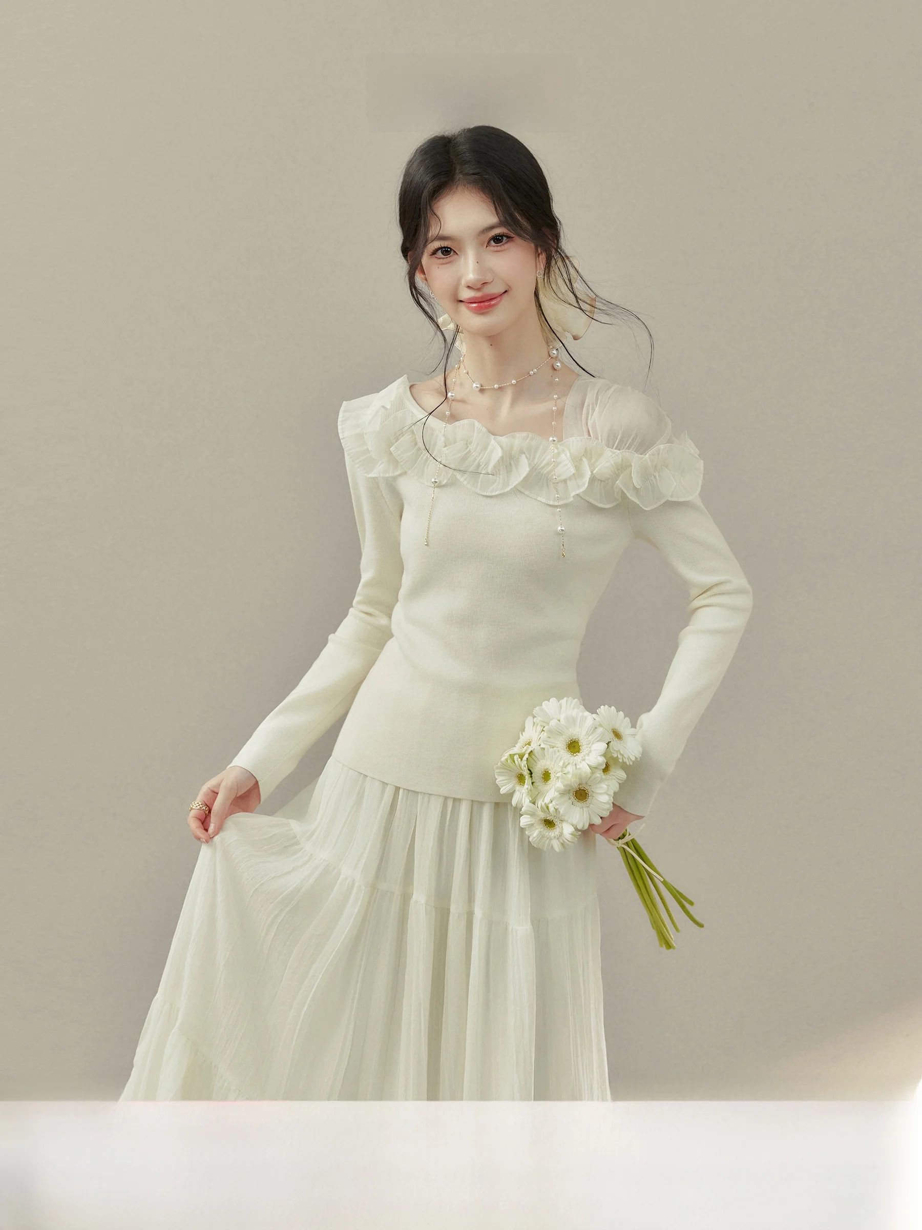 

Xiaowei Yang Knitted Long Sleeve Women's Top Spring Season Light Yellow Slim Fit Floral Knitwear Comfortable Breathable