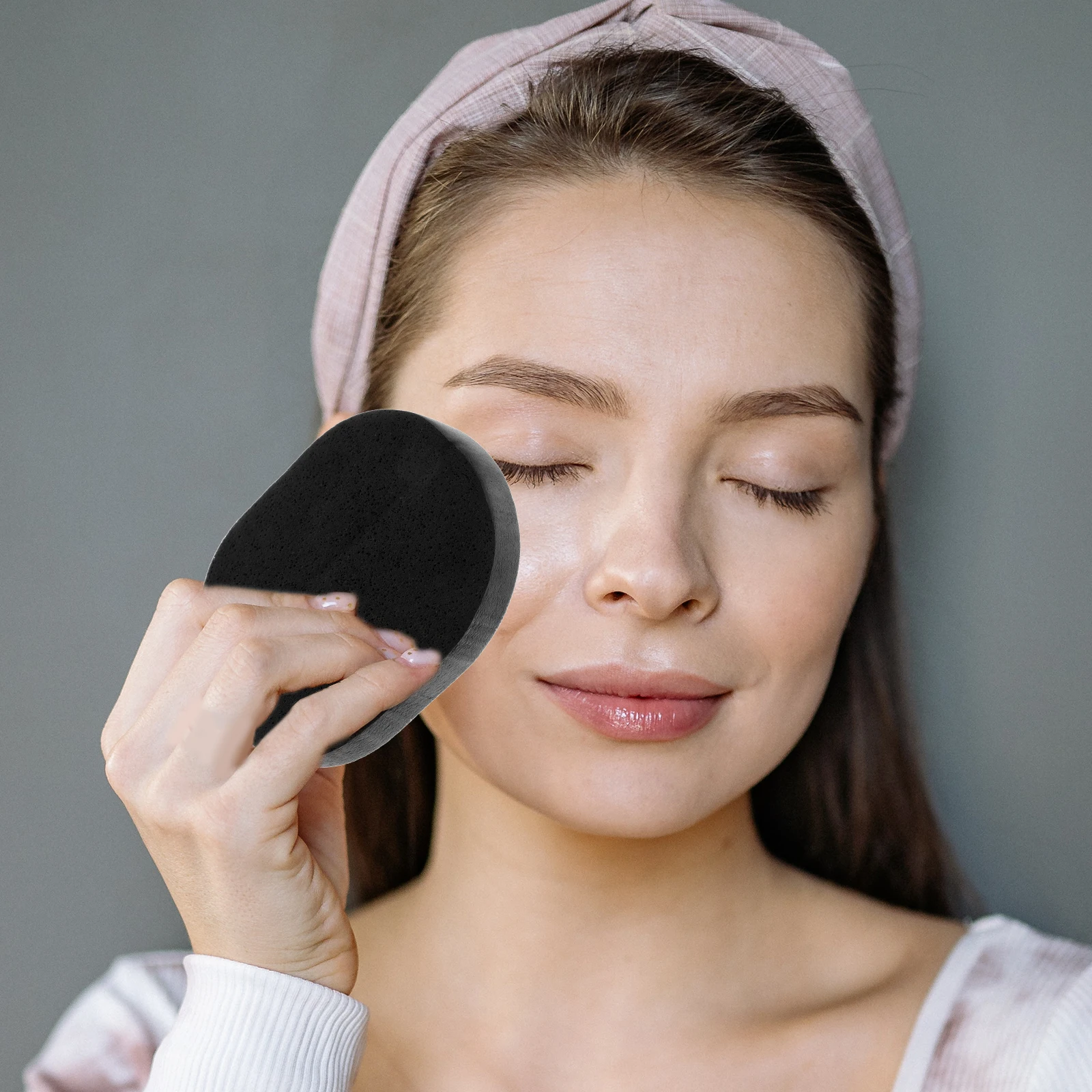 

2pcs Bamboo Charcoal Sponge Black Compressed Facial Cleansing Skin Care Makeup Sponges Pore Cleanse Brighten Soft Smooth