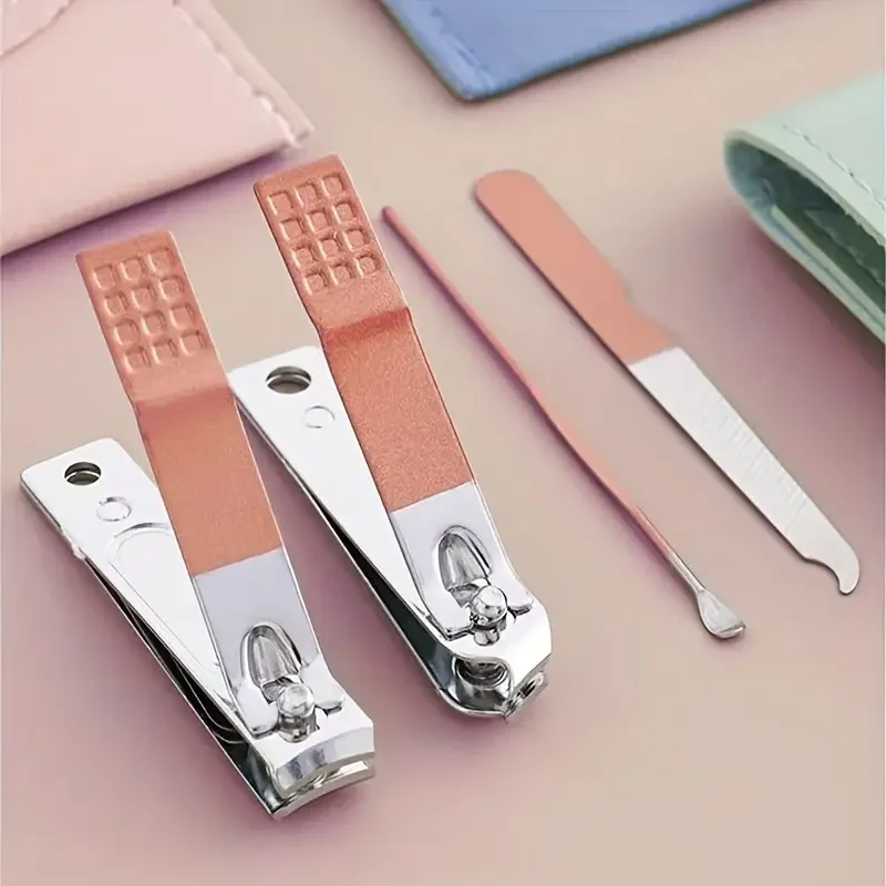 Set da vacanza per tagliaunghie da 4 pezzi, forbici per unghie a lama dritta in acciaio inossidabile, raccoglitore per orecchie, kit di attrezzi per tagliare le unghie dei piedi e
