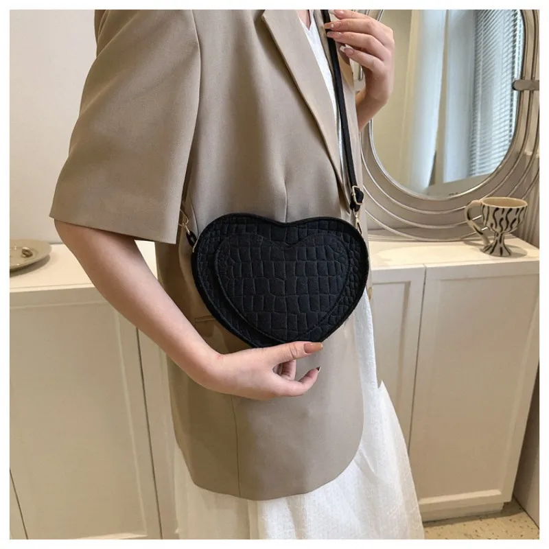 New Fashion Heart Shape Women\'s Bag Luxury Designer Shoulder Bag Felt Zipper Crossbody Bag Female Casual Messenger Bag Handbag