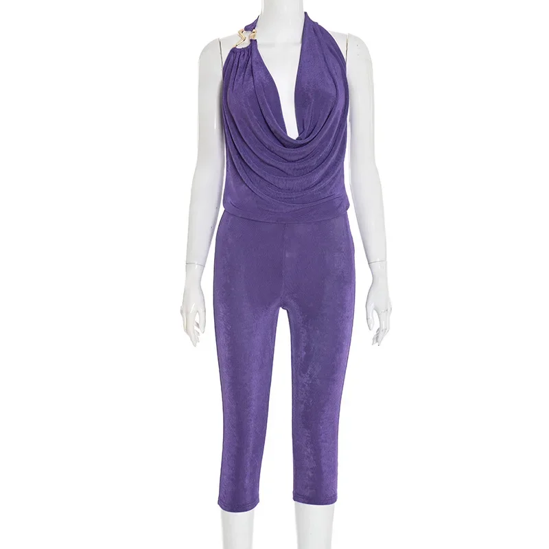 

Сексуальный комплект из 2 предметов с металлической пряжкой и распашным воротником на шнуровке с лямкой на шее и открытой спиной + узкие капри с рюшами, женские модные костюмы