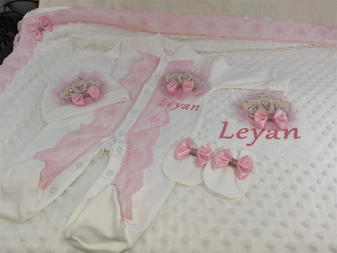 5pcs Handmade DIY Vinyl Name Personalized Baby Girl Newborn Jewels Crown Pink Take Me Home Layette 5 Piece Deluxe Gift Set