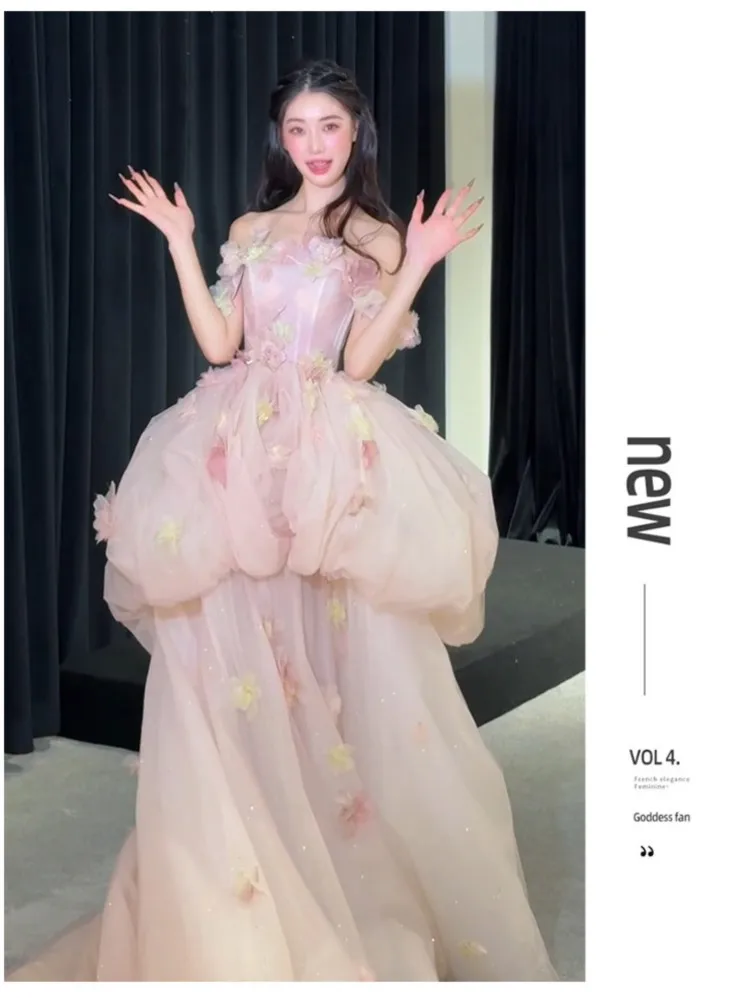 A light luxury dress for the morning gown and photo shoot on graduation student day coming-of-age ceremony
