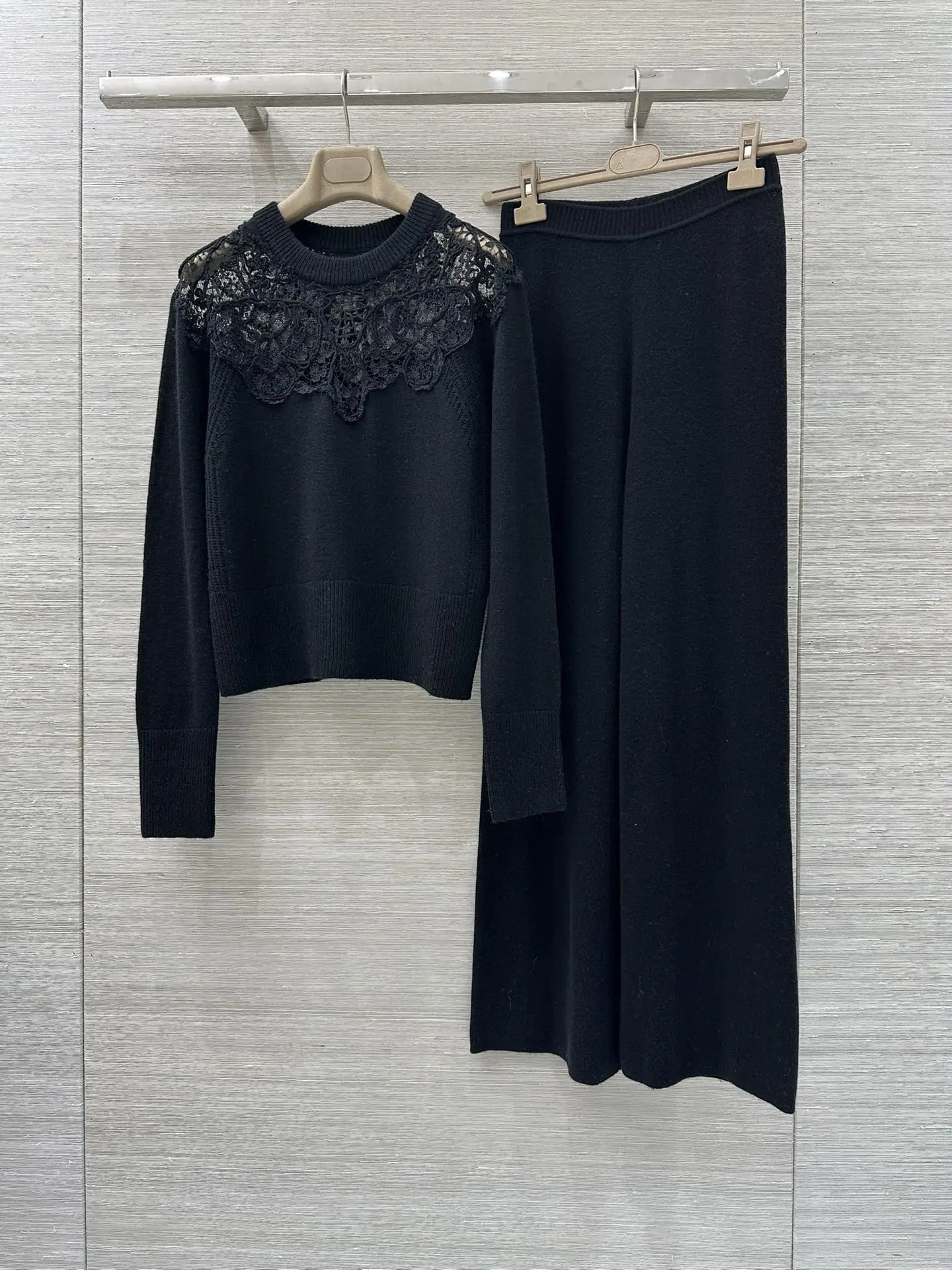 เสื้อไหมพรมถักมือลายลูกไม้สำหรับผู้หญิง แขนยาว คอกลม สไตล์ลำลอง สำหรับฤดูใบไม้ร่วงและฤดูหนาว ทำจากแคชเมียร์แท้